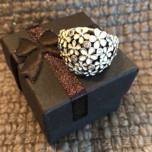 Darling Daisy Bouquet Ring